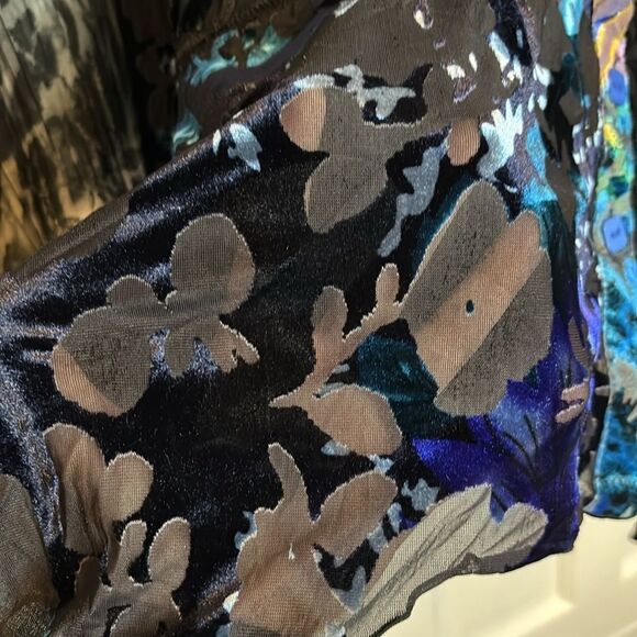 Bundle of 3 Assorted Women’s Longsleeve Tops blouse sweatshirt size large - Picture 3 of 7